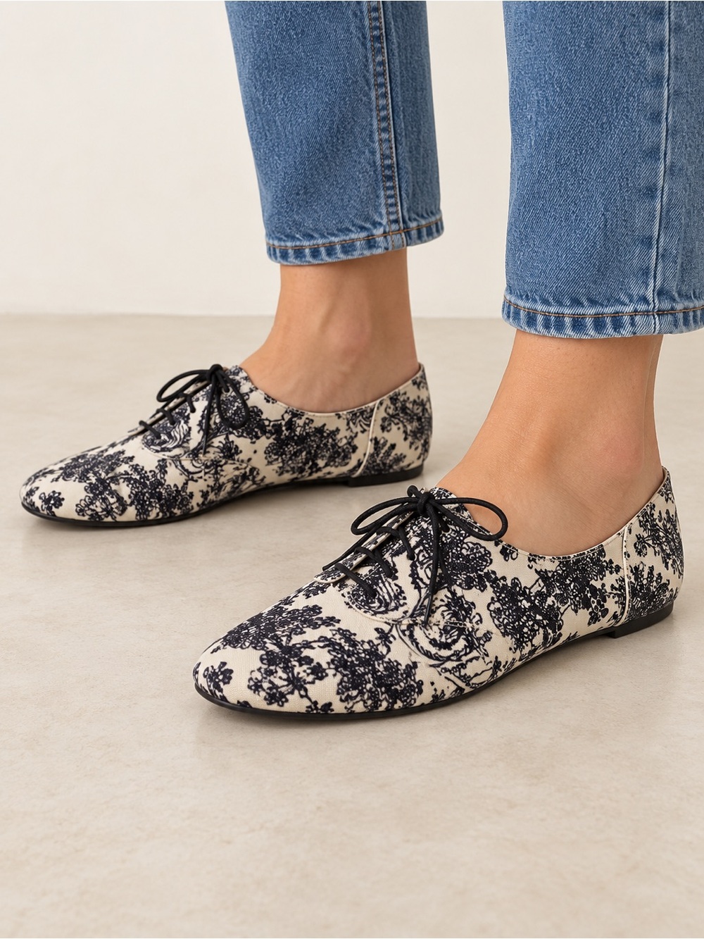 Amazon Women's Lace-Up Floral Oxford Flats - Black on Cream